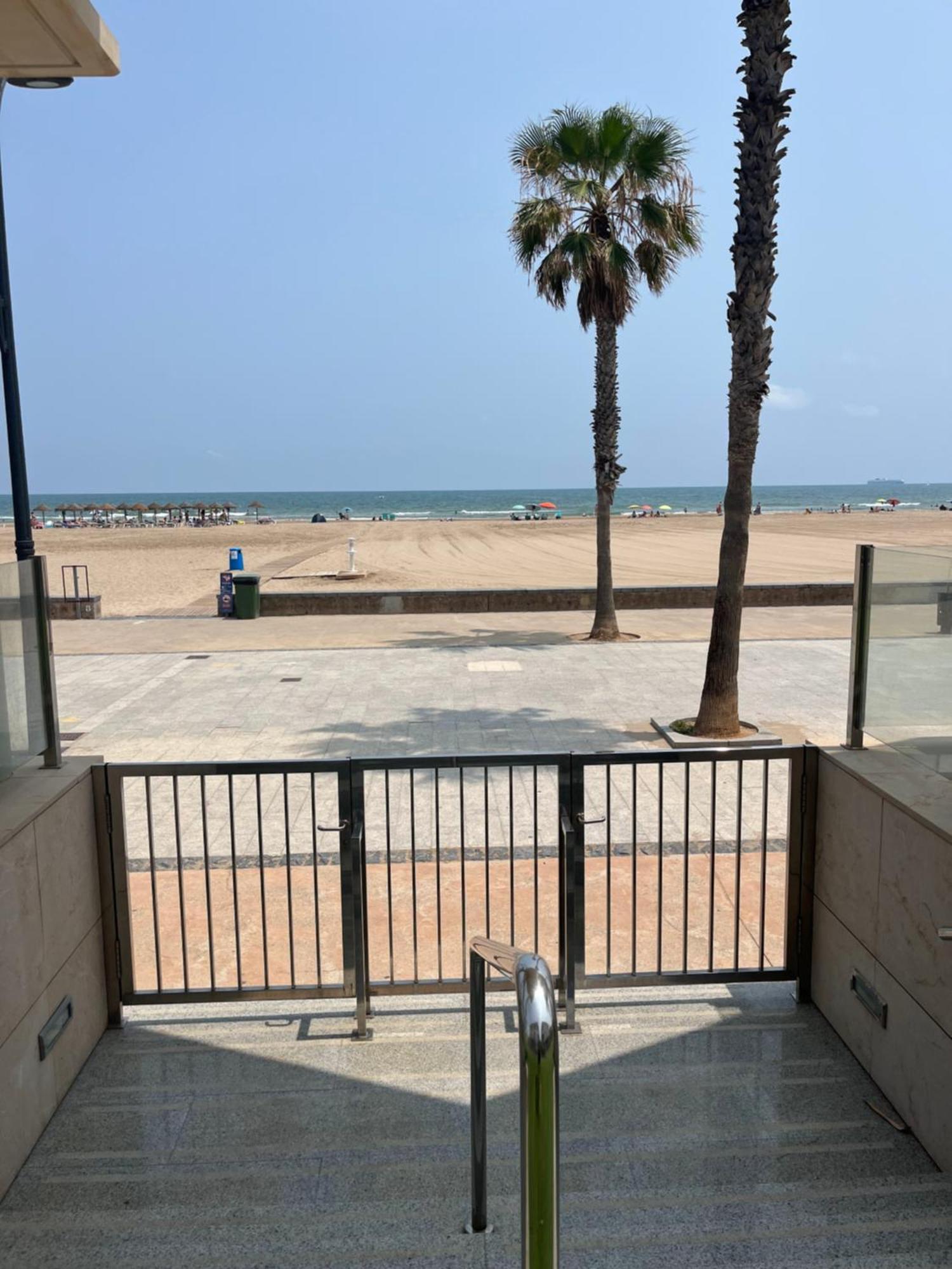 Beachfront Living Valencia Patacona Apartment Екстер'єр фото